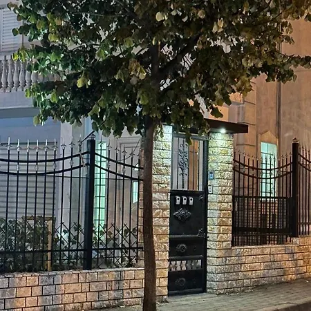 Nikollaj בית הארחה Kamez